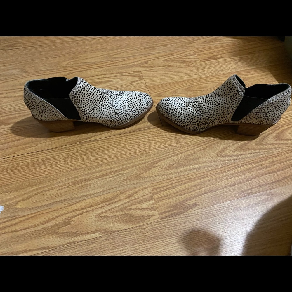 Super Cute Faux Fur Low Cut Boot sz 6 1/2